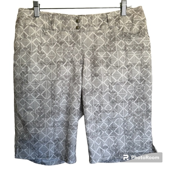 ADIDAS ESSENTIAL Grey White LIGHTWEIGHT GOLF BERMUDA SHORTS - Picture 1 of 12